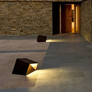 Modern IP67 LED Garden Lawn Lamp Iron Body Waterproof Solar Powered Landscape Lights for Decorative Atmosphere