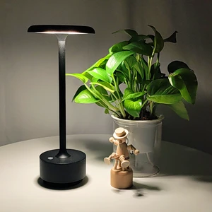 Lampada Da Tavolo Led Modern Nordic Luxury Portable Bedside Battery Wireless Restaurant Cordless Rechargeable Led Table Lamp
