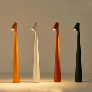 Modern Style Wireless Table Lamp for Dinner Table Lighting Touching Desk Lamps with Battery Plastic Body