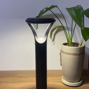 Modern Solar Aluminum Bollard Light for Garden IP65 Waterproof AC LED Adjustable Color Temperature