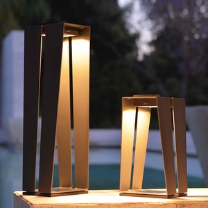 New Arrival Factory LED Solar Street Pole Light Waterproof Landscape Lamp for Outdoor Garden Lawn Premium Solar Garden Lights