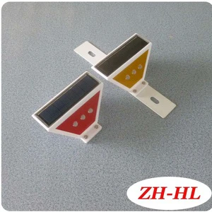 Solar-powered Synchronized Flashing Contour Marker LED Guardrail Light PC IP67 Protection Reflective Surface Highways