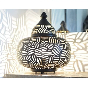 High Quality Traditional Style Iron Table Lamp for Home and Wedding Decor AC Powered Decorative Metal Bedroom Lamp
