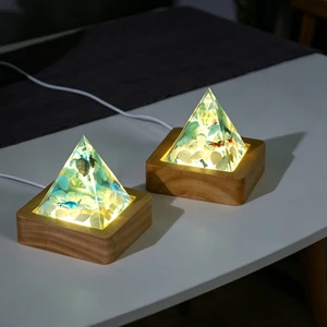 Wholesale Ocean Pyramid Resin Cube LED Table Lamp USB Mini Sea Shell Landscape Night Light Beach Themed Birthday Souvenir Lamp