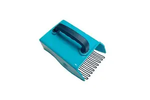Soft Handle Plastic Berry Pickers With Metallic Comb Reinforced Coated Teeth and Ergonomic Handle for Speedy Picking Atrovirens