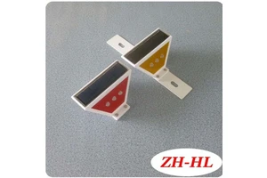 Solar-powered Synchronized Flashing Contour Marker LED Guardrail Light PC IP67 Protection Reflective Surface Highways