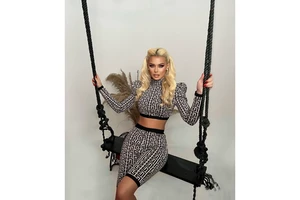 High -quality Round Neck Long -sleeved Tight -fitting Top -up Shrugged Shirts+mid -pants Slim Suit Two -piece Set