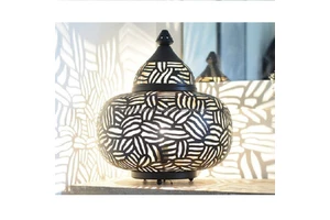 High Quality Traditional Style Iron Table Lamp for Home and Wedding Decor AC Powered Decorative Metal Bedroom Lamp