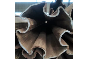 API Certified Hidden Wiring Grooved Lamp Post 5m Smooth Surface Finish for Landscape & Garden Lighting Custom Size