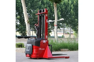 Self Lift Rough Terrain Electric Stacker With Adjustable Or Fixed Wide Leg 1.5T 2T Capacity High Efficient Forklift Solutions