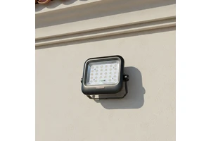 LED SOLAR FLOOD LIGHT