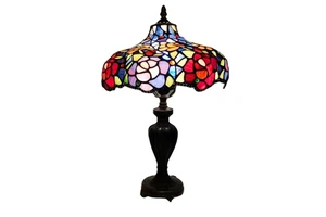 Wholesale and Custom Colored Glass Bronze Base Tiffany Style Solder Lampshade Rose Table Lamp European Retro Decorative Lamp
